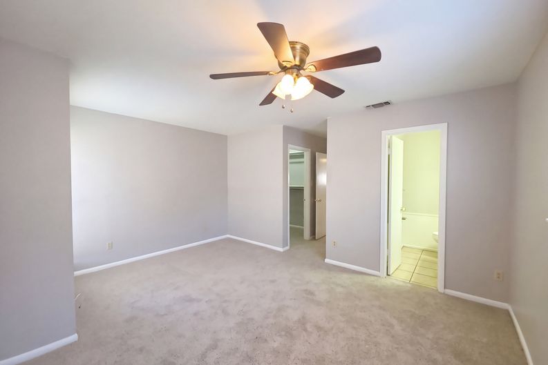Photo 4 of 37 of 13638 Coleridge St, San Antonio, TX