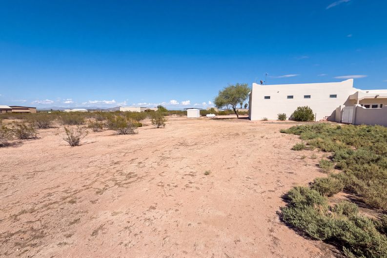 Photo 43 of 66 of 51340 W Iver Rd, Aguila, AZ