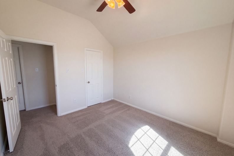 Photo 20 of 32 of 2030 Uvalde Dr, Forney, TX