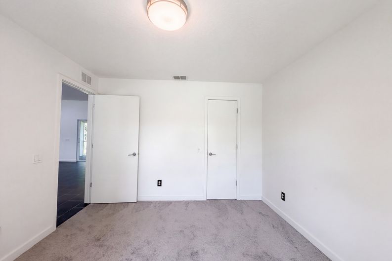 Photo 10 of 22 of 2840 S Shade Ave, Sarasota, FL
