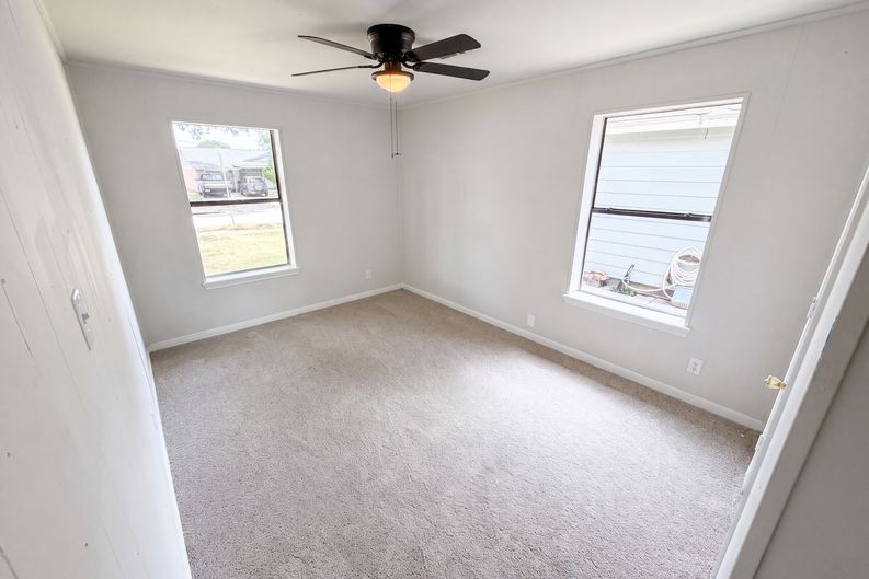 Photo 13 of 20 of 10502 Bessemer St, Houston, TX