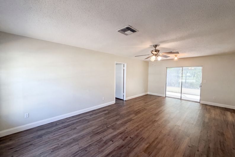 Photo 3 of 20 of 5064 Bromley Ave, Spring Hill, FL