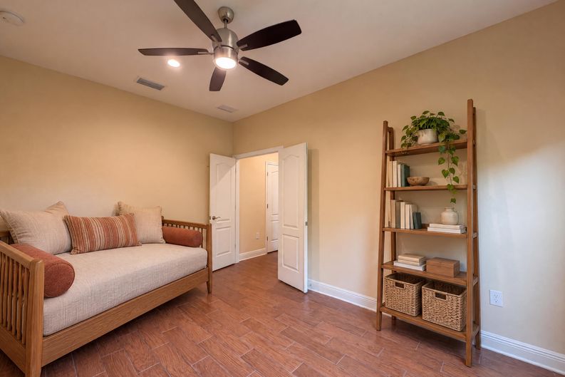 Photo 19 of 24 of 1121 Thornbury Dr, Parrish, FL