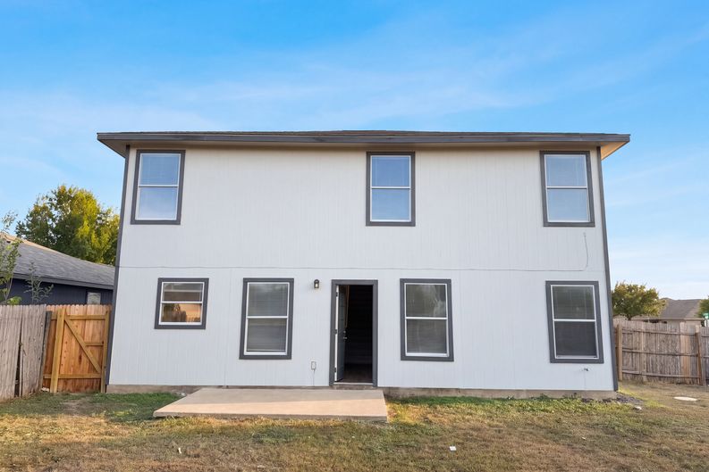 Photo 5 of 30 of 230 Phillips St, Hutto, TX