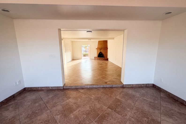 Photo 3 of 19 of 917 N Miller Dr, Tucson, AZ