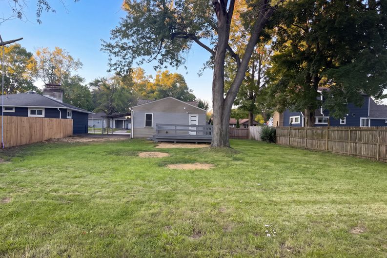 Photo 5 of 19 of 1979 E Cooke Rd, Columbus, OH