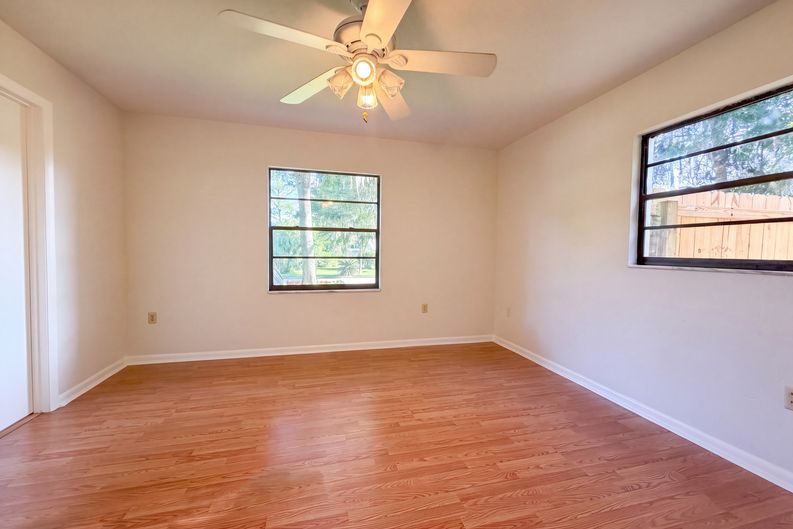 Photo 4 of 22 of 4621 NW 29th Ave, Gainesville, FL