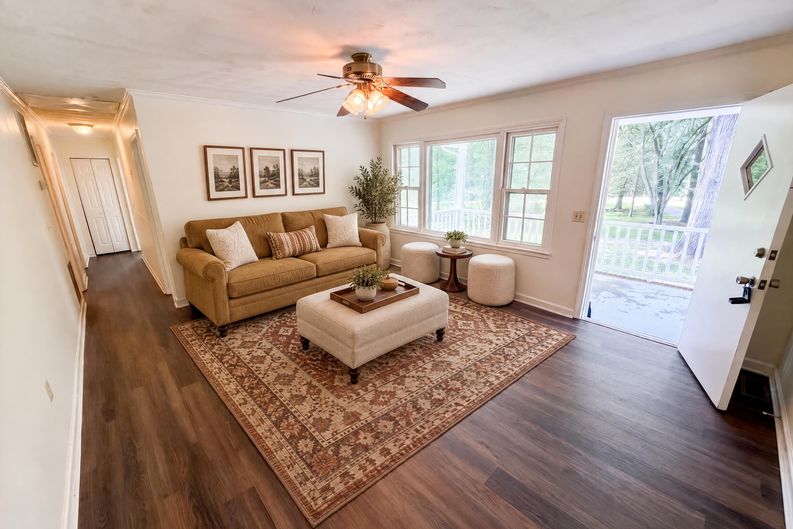 Photo 3 of 23 of 5100 Robinwood Dr, Charlotte, NC