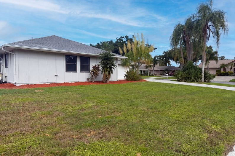 Photo 6 of 21 of 8022 Timber Lake Ln, Sarasota, FL