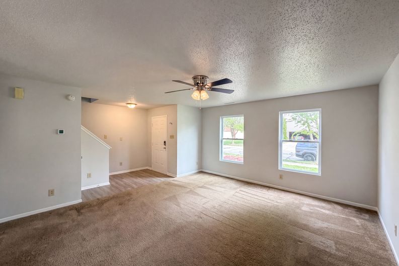 Photo 3 of 17 of 925 Harbon Dr, Franklin, IN
