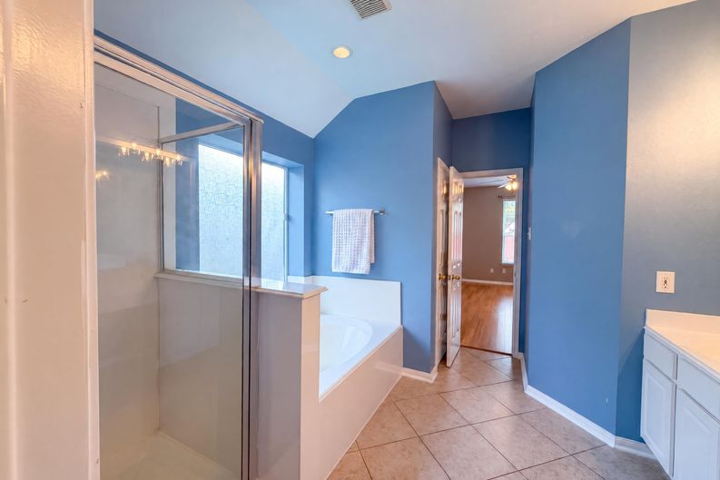 Photo 25 of 41 of 11810 White Water Bay Dr, Pearland, TX