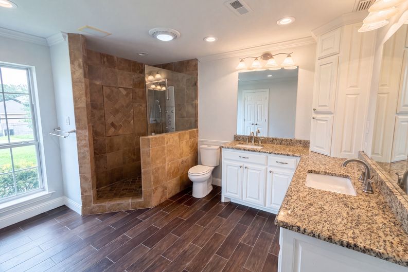 Photo 18 of 22 of 3308 Brookhaven Club Dr, Dallas, TX