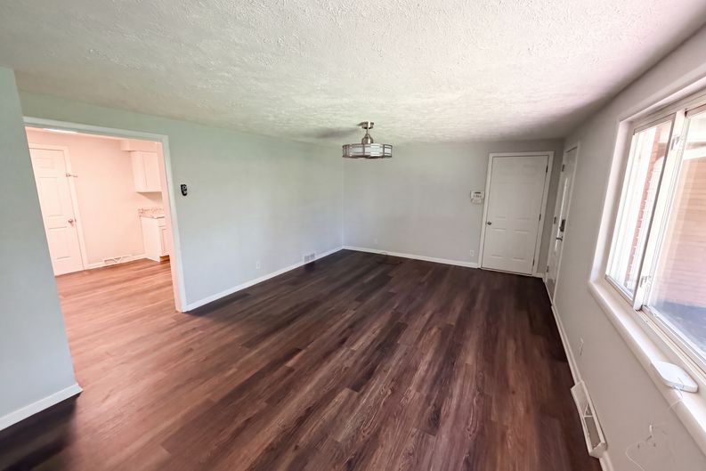Photo 6 of 19 of 2434 W 67th St, Indianapolis, IN