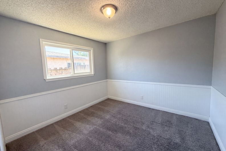 Photo 16 of 24 of 15929 La Verida Dr, Victorville, CA
