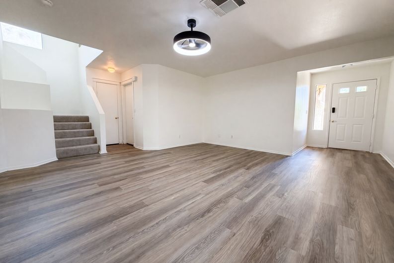 Photo 8 of 28 of 2801 Autumn Haze Ln, Las Vegas, NV