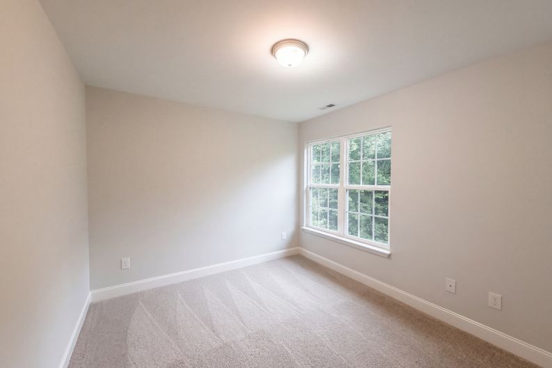 Photo 11 of 33 of 117 Sundance Cir, Statesville, NC