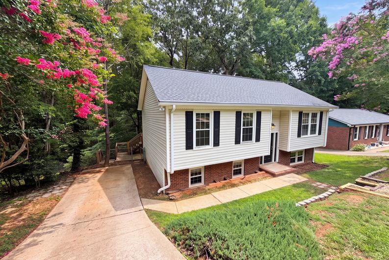 Photo 14 of 17 of 7816 Foxwood Dr, Raleigh, NC