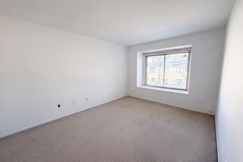 Photo 8 of 20 of 9983 Ridgeline Dr, Montgomery Village, MD