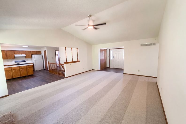 Photo 8 of 23 of 2827 Bromley Dr, O Fallon, MO
