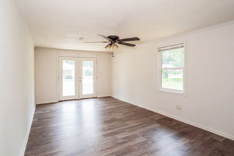 Photo 10 of 41 of 733 Sutton St, Jesup, GA