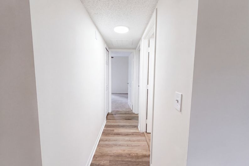 Photo 10 of 23 of 8048 Kilwinning Ln, Jacksonville, FL