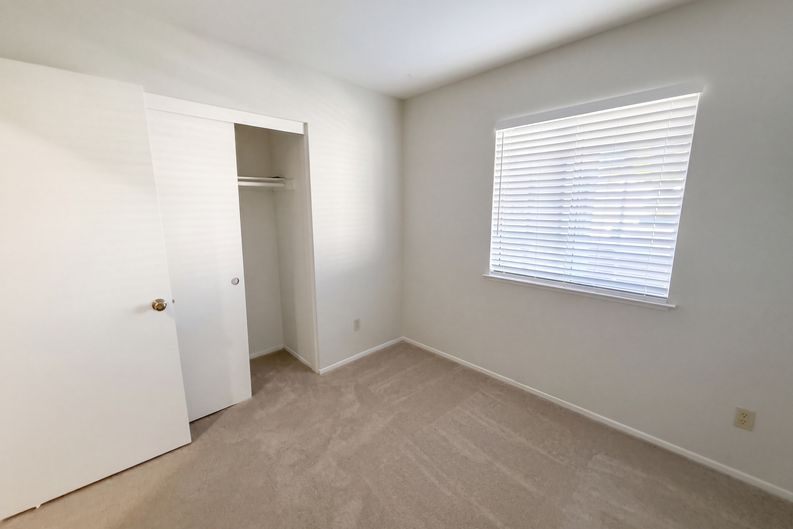 Photo 15 of 23 of 2591 Bedford Ave, Hemet, CA