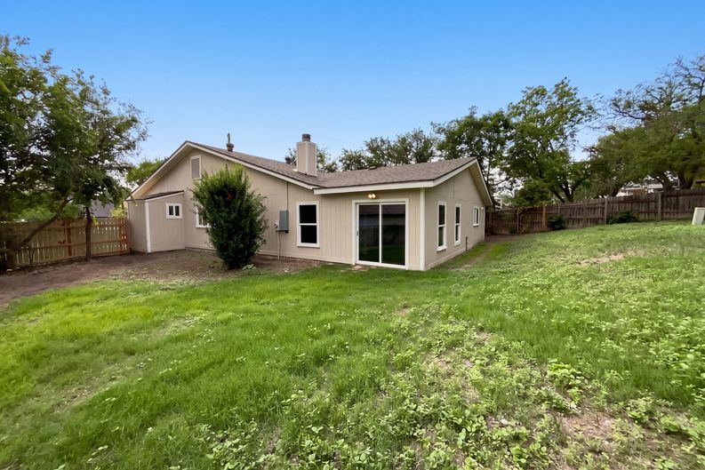 Photo 5 of 17 of 1210 Fillmore Dr, San Antonio, TX