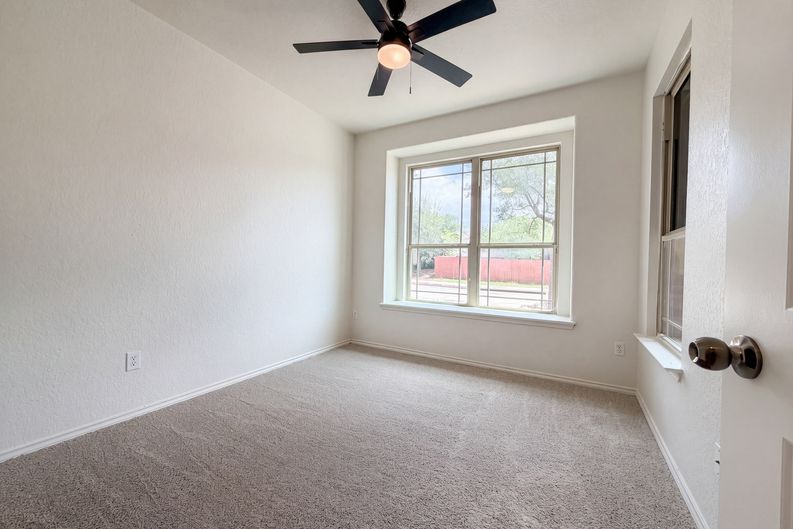 Photo 11 of 23 of 5815 Akin Elm, San Antonio, TX