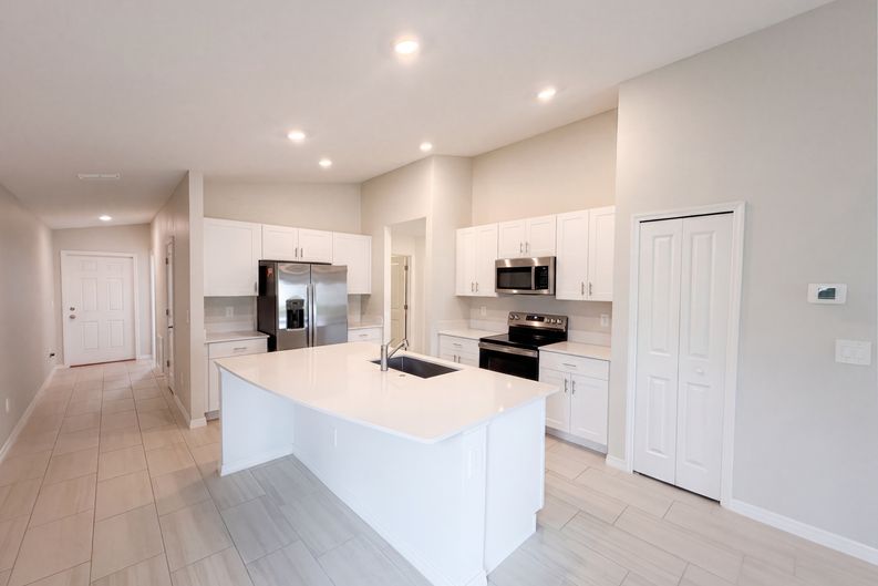 Photo 6 of 18 of 3513 Radiant Mountain Dr, Plant City, FL