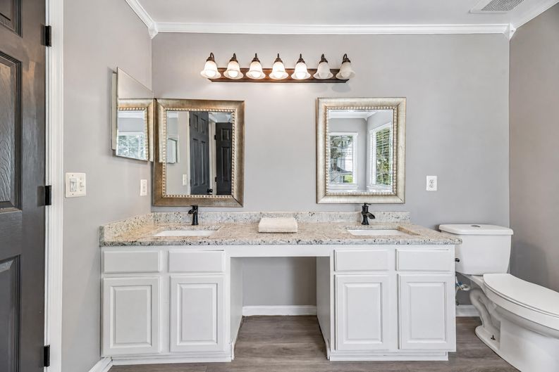 Photo 17 of 48 of 6046 Persinger House Ct, Manassas, VA