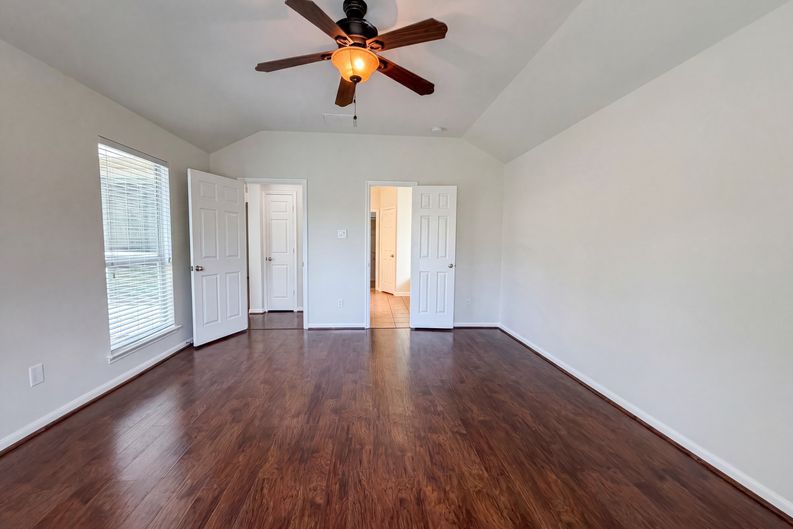 Photo 14 of 20 of 6843 Tammany Manor Ln, Spring, TX