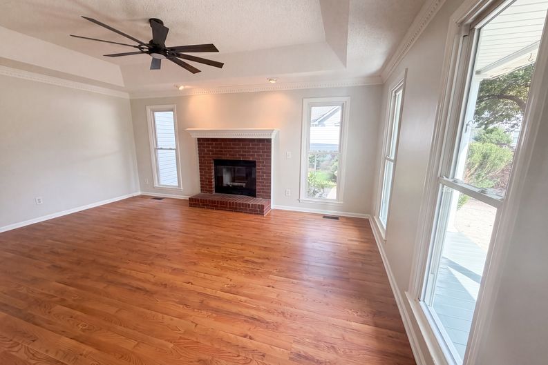 Photo 12 of 37 of 153 Courtney Oak Dr, West Columbia, SC