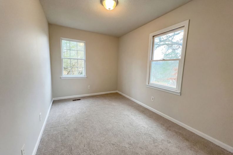 Photo 13 of 18 of 225 Ash Cir, Trussville, AL