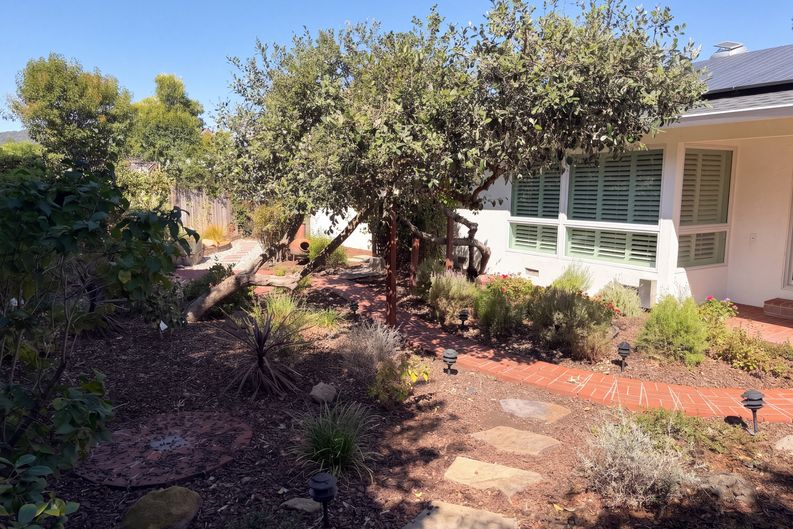 Photo 5 of 17 of 447 Via Del Plano, Novato, CA