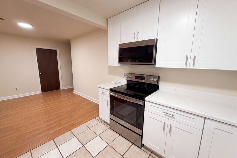 Photo 8 of 16 of 12330 Deerhurst Dr, Midlothian, VA