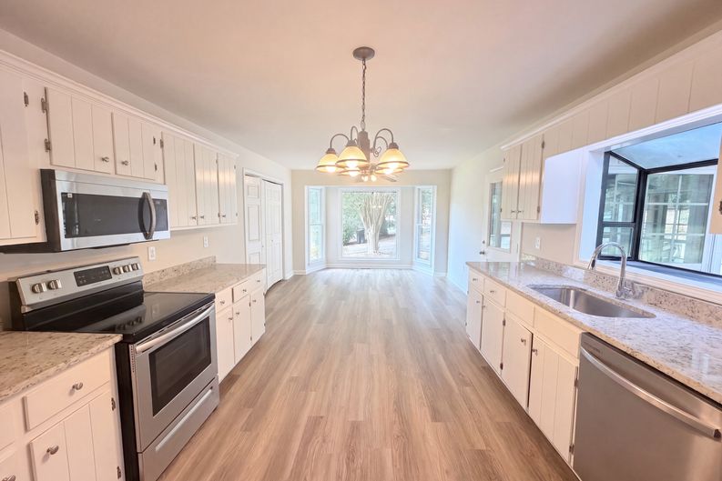 Photo 7 of 21 of 3802 Claude Brewer Rd, Loganville, GA