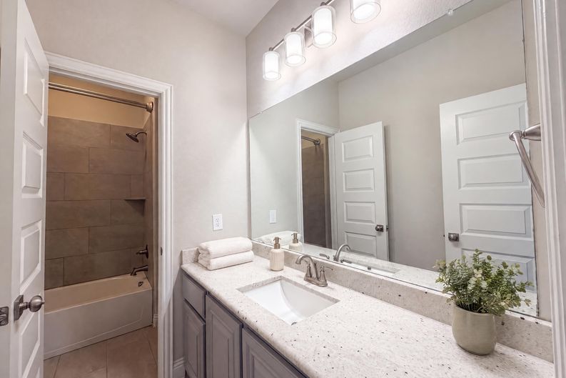 Photo 10 of 46 of 1208 Redbud St, Howe, TX