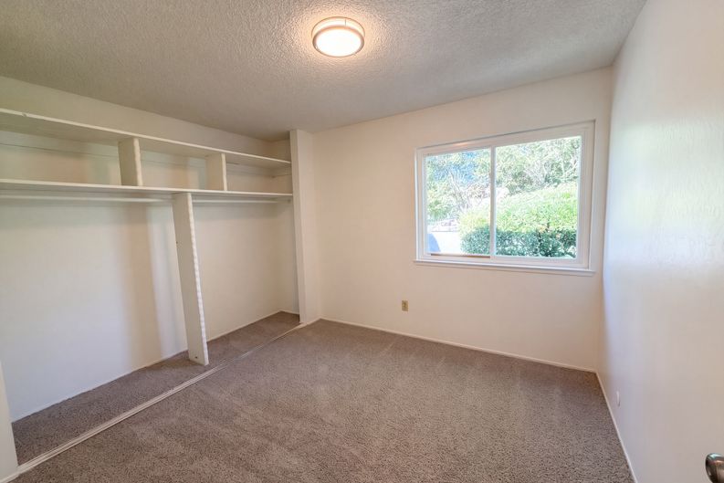 Photo 15 of 36 of 6800 Havenhurst Dr, Sacramento, CA