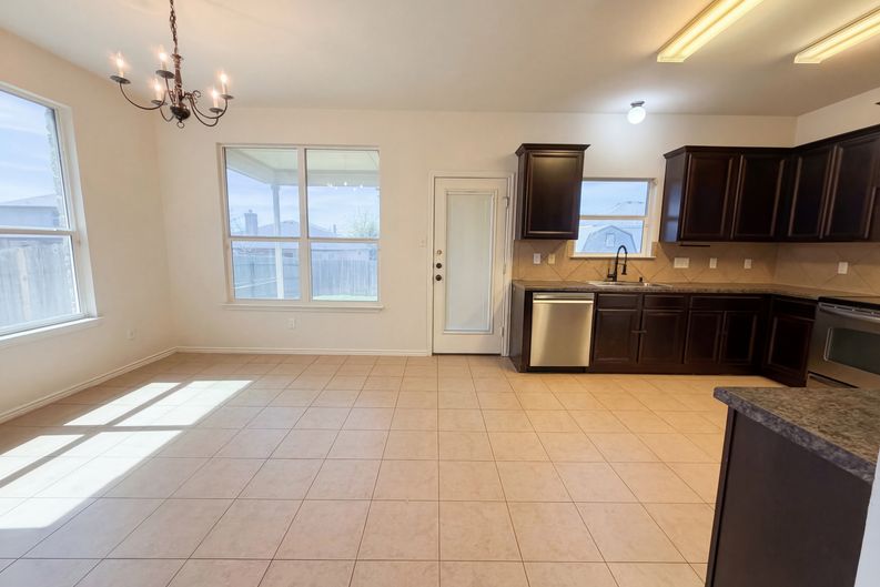 Photo 9 of 20 of 5105 Willamette Ln, Killeen, TX