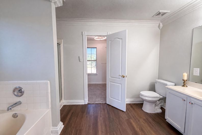 Photo 13 of 21 of 3940 Victory Ct, Midlothian, TX