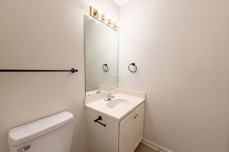 Photo 13 of 16 of 1303 St Hubbins Dr, La Vergne, TN
