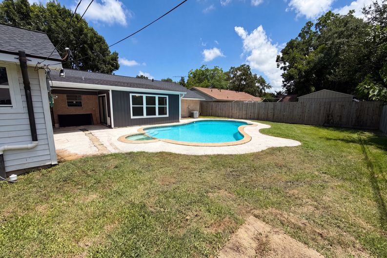 Photo 5 of 26 of 910 Luella Ave, Deer Park, TX