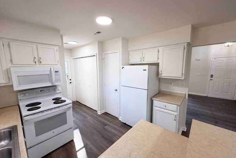 Photo 8 of 24 of 4720 Topsail Ct, Charlotte, NC