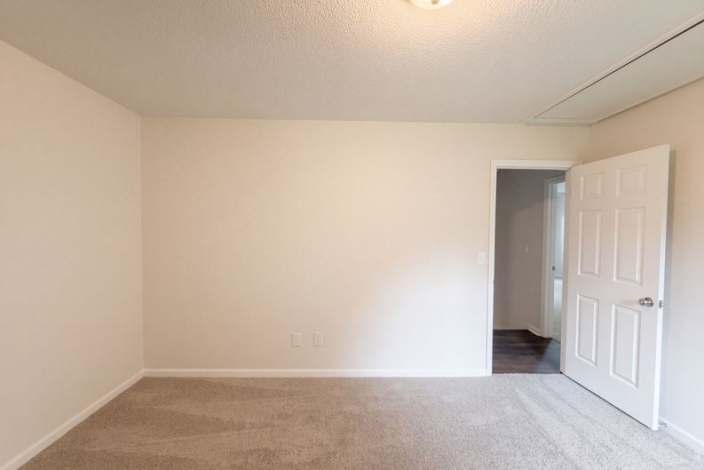 Photo 14 of 30 of 1001 Kingstree Ridge Dr, Winston Salem, NC