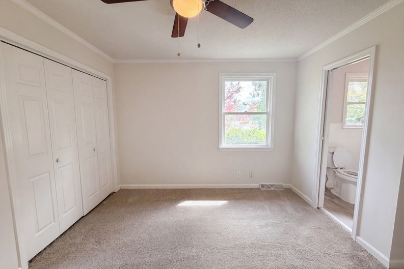 Photo 4 of 23 of 242 Kingswood Dr, Clarksville, TN
