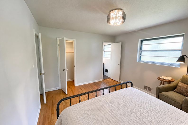 Photo 4 of 19 of 2855 Jerome Rd, Atlanta, GA