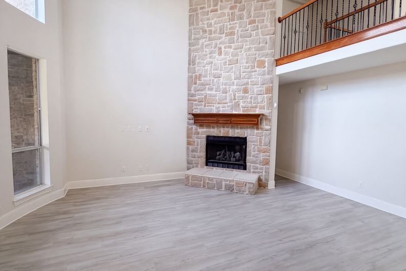 Photo 3 of 26 of 2716 Dearborn Ln, Frisco, TX