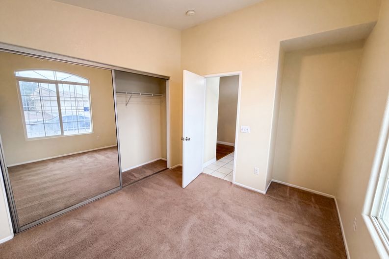 Photo 16 of 27 of 18792 Dogwood Ct, Adelanto, CA