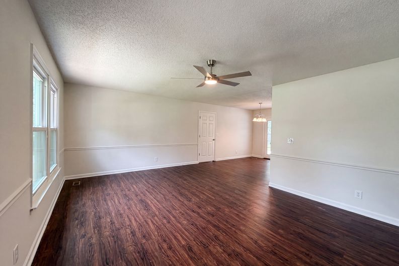 Photo 6 of 22 of 4023 Cavalier Dr, Murfreesboro, TN
