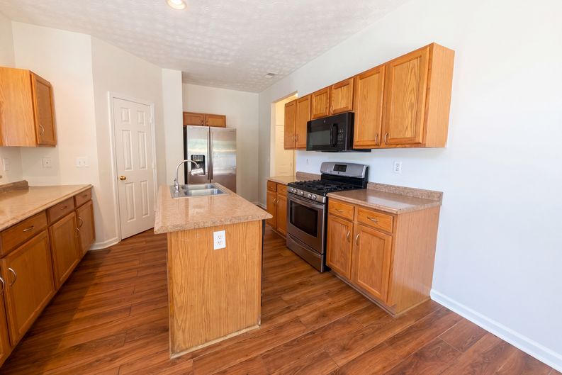 Photo 6 of 55 of 835 Shadow Lake Dr, Lithonia, GA